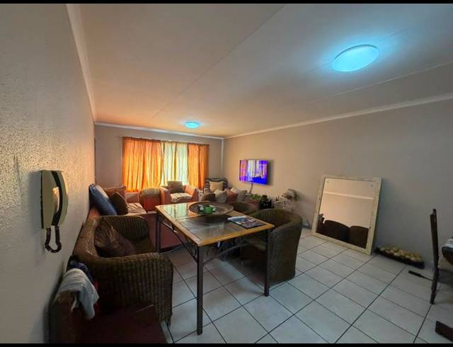 2 BEDROOM TOWNHOUSE FOR SALE IN NEW REDRUTH